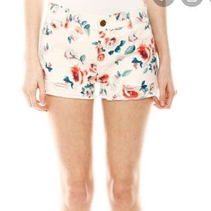Floral vintage looking shorts